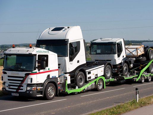 Hödlmayr truck transporting commercial trucks