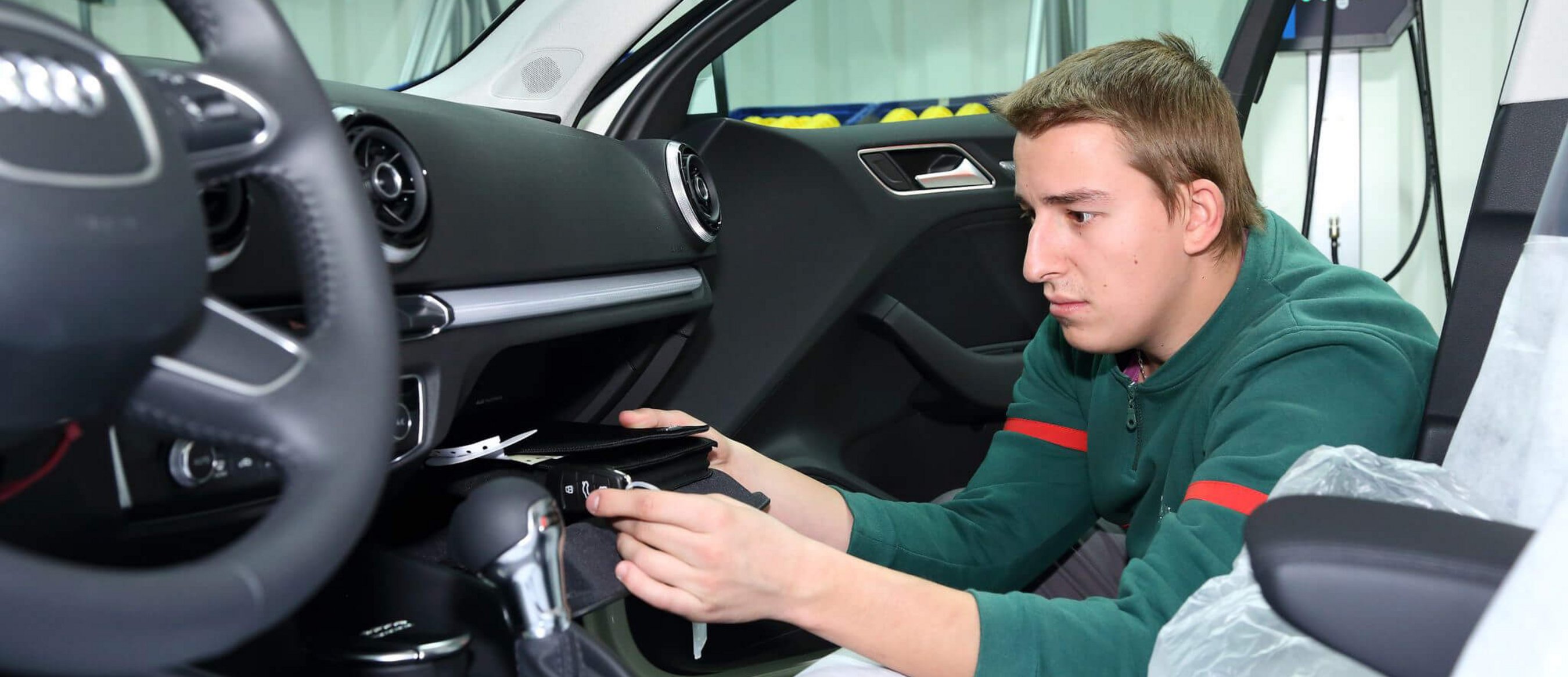 Hödlmayr employee inspecting a vehicle