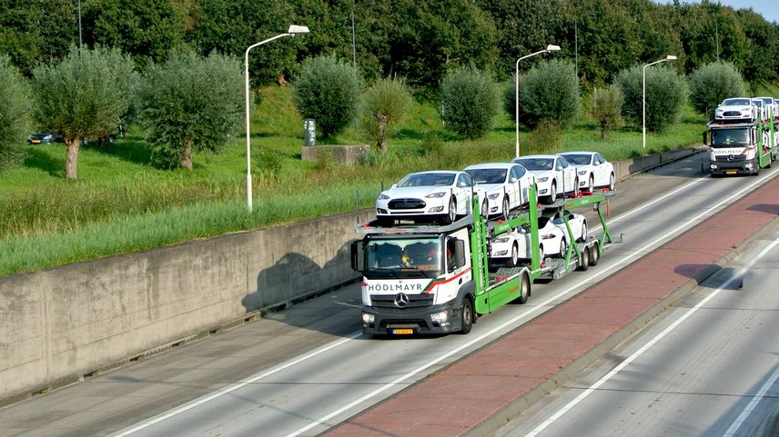 Hödlmayr Nederland truck on the road