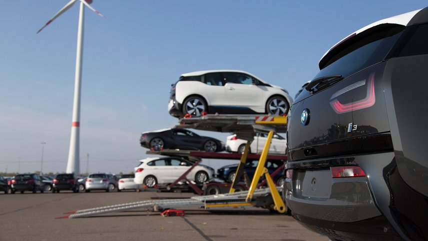 Vehicle loading at the compound in Leipzig
