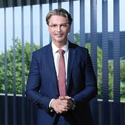 Portrait Photo of CFO Robert Horvath