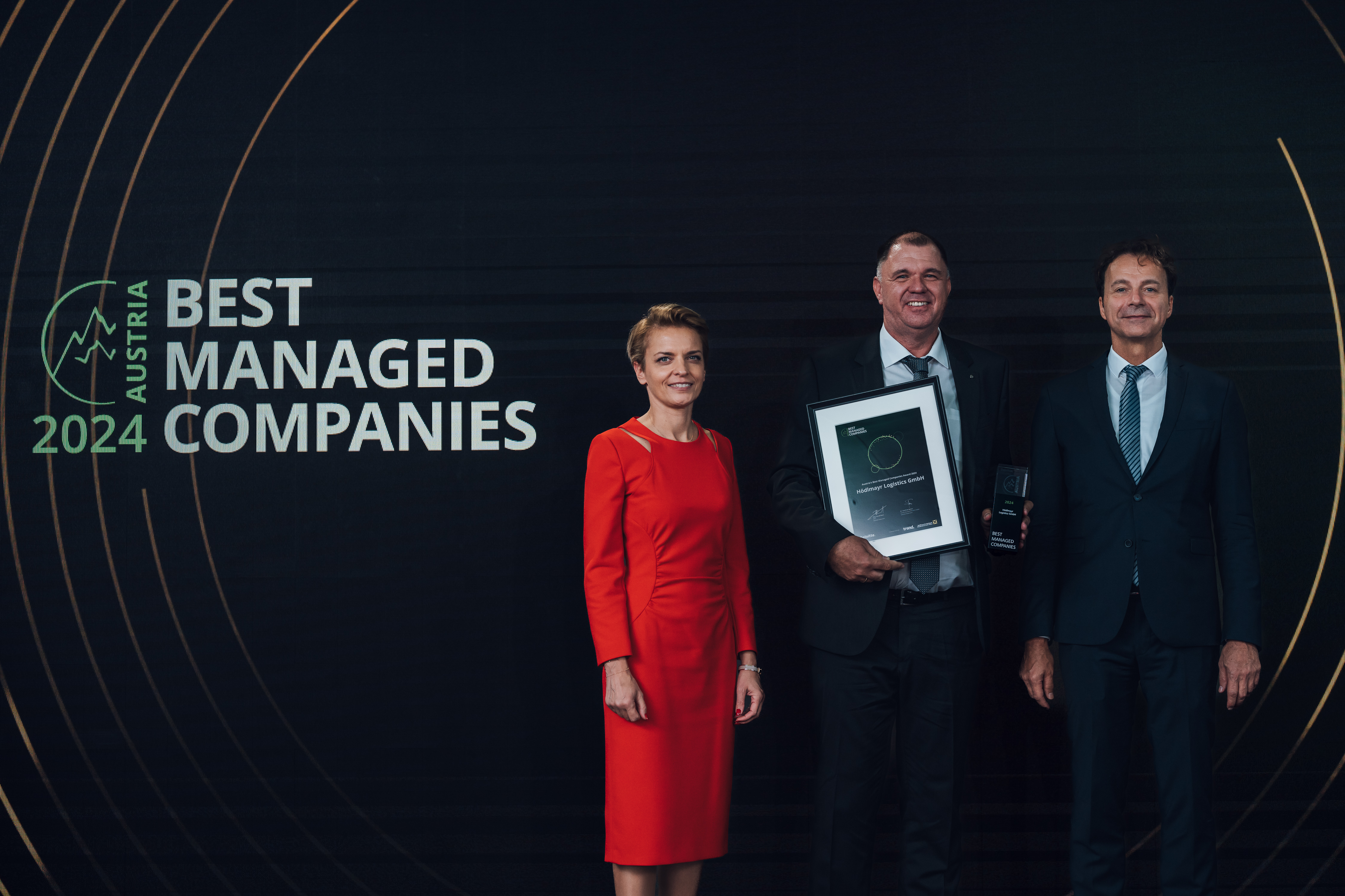 Group photo at best managed company award celebration 